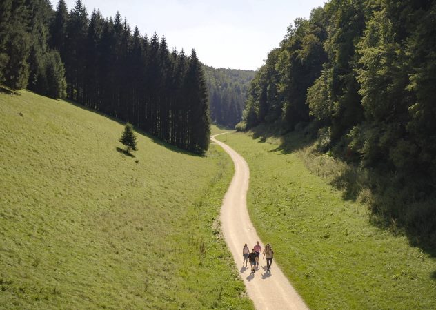 Wanderer am Filsursprung